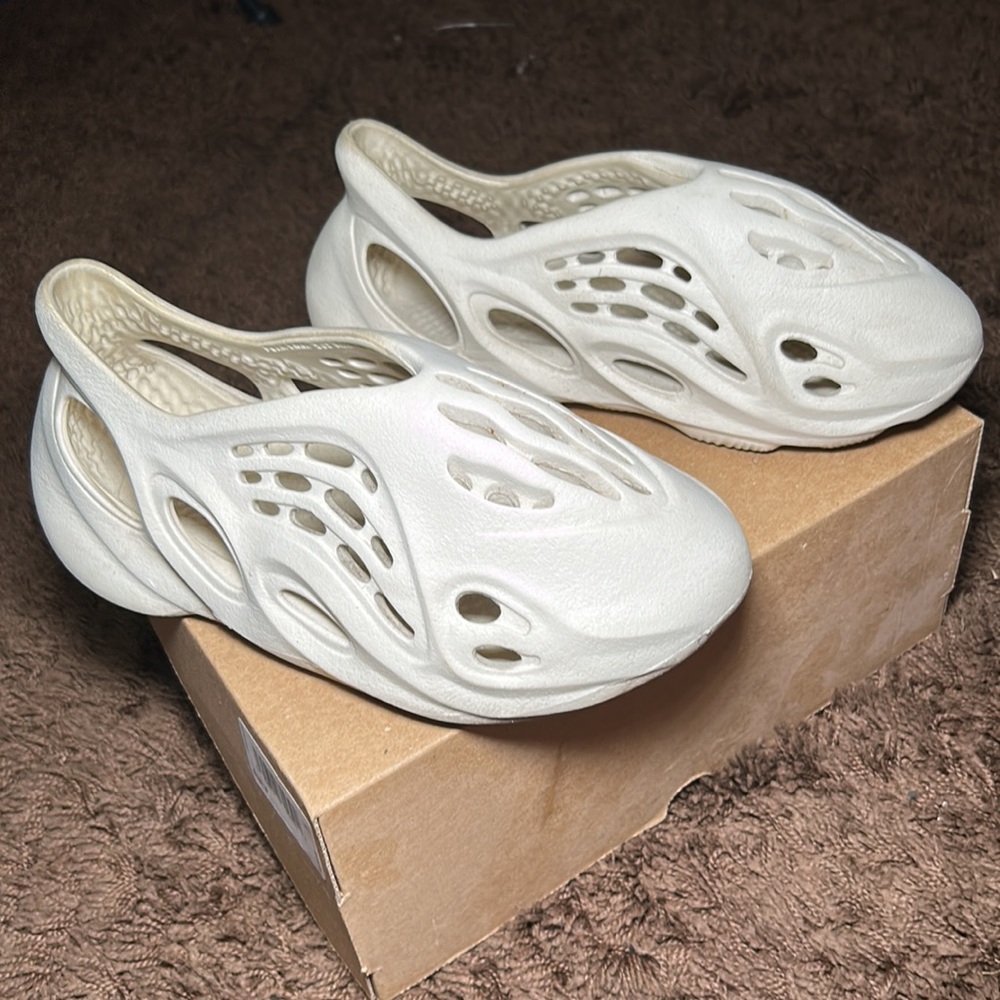 🔥Yeezy Foam Runners Sand - ACCEPTING OFFERS
